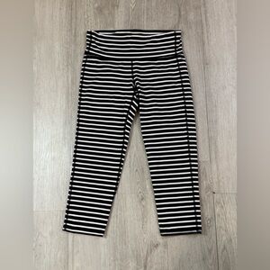 Athleta Women’s Black And White Striped Cropped Leggings Size Small